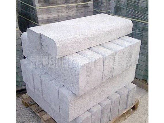 云南水泥制品在雨水收集和利用中的應(yīng)用前景如何？探索透水磚的新興領(lǐng)域！